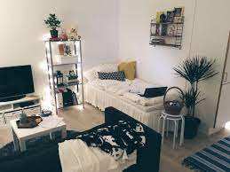 Pin By Nadine Duchini On Cosy Rooms Studio Apartment Decorating Apartment Layout Apartment Room