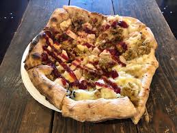 Transform your thanksgiving leftovers into this irresistible pizza, with mashed potatoes taking the place of traditional tomato sauce. Try This Thanksgiving Pizza Before It S All Gobbled Up