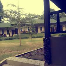 Pada waktu senja pula, jangan lepaskan peluang untuk melihat panorama matahari terbenam yang mengasyikkan. Umang Umang Chalet