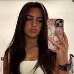 Eliz Ash's Instagram, Twitter & Facebook