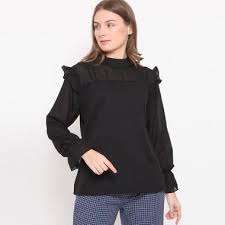 Aneka model blouse wanita yang beredar di pasaran mulai dari blouse korea, blouse brokat, blouse hijab, blouse kebaya, blouse sifon, blouse hitam dan blouse balotelli semakin menunjukkan jika blouse lebih dari sebuah pakaian biasa. Jual Dentinghijabfashion Thana Blouse Wanita Hitam Online Mei 2021 Blibli