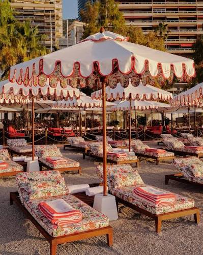 A @gucci está de volta em Mônaco e transformou o tradicional La Rose des  Vents Monte Carlo em uma extensão do seu universo para a temporada de  verão. Até outubro, o beach