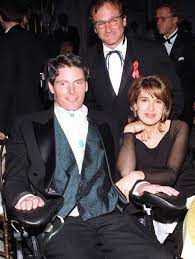 Robin williams and his wife susan schneider at the premiere of old dogs in los angeles on 9 presenter robin williams speaks during the 35th annual people's choice awards held at the shrine. Confessions Of A Funeral Director Robin Williams Finding The Silver Lining