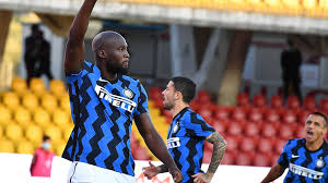 L'attaquant belge romelu lukaku a indiqué que 23 joueurs de l'inter milan. Lukaku Double Fires Inter To Big Win Real Madrid Past Valladolid Cgtn