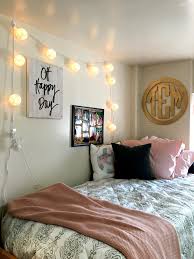 College Freshmen Must Have Dorm Checklist For Packing Bedroom Decor Inspiration Dorm Room Inspiration College Bedding Sets