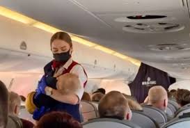 Бортпроводники белавиа в зимнем варианте формы Luchshee Video Dnya Styuardessa Rejsa Minsk Larnaka Ukachivaet Malysha Evropa Kipr