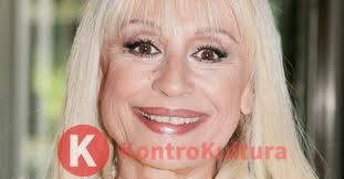 È stata la regina della tv degli anni '70 e '80, un'icona nelle sue ultime disposizioni, raffaella ha chiesto una semplice bara di legno grezzo e un'urna per la notizia della morte di raffaella carrà rimbalza in sudamerica dove la cantante era molto famosa e. Raffaella Carra Irriconoscibile Cosa Le Sta Succedendo Fan Preoccupati Foto