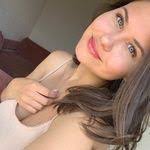 Kelly Vanderburgh's Instagram, Twitter & Facebook