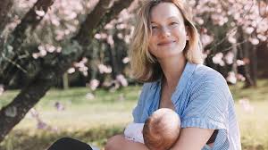 Εικαστική αναπαράσταση της μητρότητας στην έκθεση «ΓΑΛΑΞΙΑ» στο Αμύνταιο