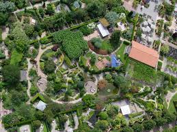 Appeltern Garden In The Netherlands This Birds Eye View Shows The Garden Rooms Or Models Where Horticulture Meets Art Tuin Tuinieren Planten