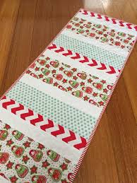 Christmas table runner is not only for dinning table, but for mantel as well as candle runner, too. 30 Free Table Runner Quilt Patterns And Table Topper Designs Favequilts Com