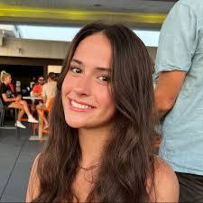 Evelyn Carlson's Instagram, Twitter & Facebook