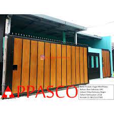 Pagar kayu minimalis yang solid juga bisa menjadi pembatas area luar dan penghalang dari kemungkinan masuknya bahaya dalam area rumah. Pagar Klasik Motif Kayu Grc Besi Galvanis Di Griya Kencana Shopee Indonesia