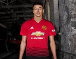 Check out the evolution of manchester united's soccer jerseys on football kit archive. Manchester United Kit 2018 19 Did You Spot The Awkward Moment During Home Shirt Reveal Football Sport Express Co Uk