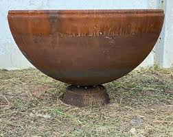 Jest on jednak odpowiedni nie tylko dla nich. Steel Fire Pit 36 Steel Fire Pit Firepits Fire Pit Bowl Etsy Fire Pit Backyard Metal Fire Pit Fire Pit Bowl