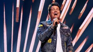 Carlos vives will be honored with the billboard hall of fame award at the 2020 billboard latin music awards set to take place oct. Carlos Vives Recibe El Premio Billboard Salon De La Fama Premios Billboard 2020