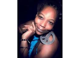 Kim Beacham's Instagram, Twitter & Facebook