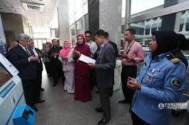 Noise bias compensation based on bayesian inference for tone mapped noisy image. Parlimen Malaysia On Twitter Sesi Clock Out Terakhir Ybhg Datuk Roosme Binti Hamzah Di Parlimen Malaysia Turut Hadir Yb Tan Sri Dato Mohamad Ariff Bin Md Yusof Yang Di Pertua Dewan Rakyat Dan