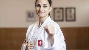 Una sbarra che non si abbassa e tante polemiche sui social. J5d31ac8b4nz8m