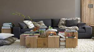 Dans ce salon baigné de couleurs neutres entre blanc et gris, le mur avec une peinture taupe apporte une note chaleureuse grâce au marron qui la compose. La Couleur Taupe Inspire La Deco De La Maison Deco Cool