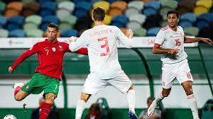 ويحتل المنتخب الأسباني المركز الثالث في المجموعة الخامسة برصيد نقطة وحيدة، بعد تعادله مع السويد، متصدر المجموعة برصيد 4 نقاط، بينما يعاني منتخب بولندا في المركز الرابع دون رصيد من النقاط. Ø±ÙˆÙ†Ø§Ù„Ø¯Ùˆ ÙˆØ±ÙŠÙ†Ø§ØªÙˆ ÙŠØ³Ø¯Ø¯Ø§Ù† ÙÙŠ Ø§Ù„Ø¹Ø§Ø±Ø¶Ø© Ø®Ù„Ø§Ù„ ØªØ¹Ø§Ø¯Ù„ Ø§Ù„Ø¨Ø±ØªØºØ§Ù„ Ù…Ø¹ Ø¥Ø³Ø¨Ø§Ù†ÙŠØ§ ÙÙŠØ¯ÙŠÙˆ Rt Arabic