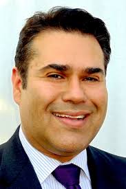 Whittier Latino Coalition co-founder Louis Reyes decides not to run for  City Council