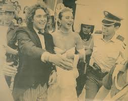 Al parecer las nuevas generaciones no tienen presente que hace unos treinta años margarita rosa de francisco y carlos vives eran la pareja favorita de los colombianos. Por Que Nos Gustan Tanto Las Bodas De Los Famosos