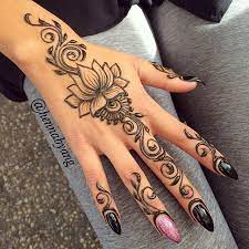 Discover the beauty and power of henna tattoos with these gorgeous, versatile designs. Ink361 The Instagram Web Interface Desain Tato Henna Desain Henna Tato Tangan