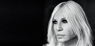 Her mother was a dressmaker and her older born on may 2, 1955, in reggio calabria, italy, designer donatella versace is one of the. Interview De Donatella Versace Pour Numero Magazine