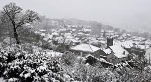 Portanto, além de se proteger contra o frio, também esteja em contato direto com os noticiários portugueses ou tenha os telefones dos postos de turismo das cidades que você vai visitar. Neve Fecha Escolas E Estradas