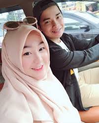 He lives in a country where have totall 267.7 million peoples with the. Potret Romantis Alvin Dan Larissa Chou Setelah Hampir 3 Tahun Menikah