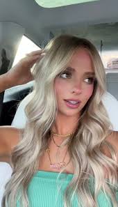 Honey Blonde Hair: How to Know If It Suits You