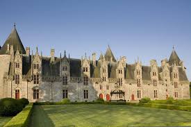 Josselin Et Son Impressionnant Chateau Au Bord De L Oust Un Incontournable De La Destination Broceliande En 2020 Chateau Bretagne Les Chateaux De France Bretagne