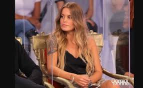 Se non siete a casa e non avete modo di seguire la puntata odierna in uomini e donne, repliche in tv e streaming. Sophie Codegoni In Bikini La Nuova Tronista Di Uomini E Donne A 18 Anni Gia Tutta Rifatta Giudicate Voi Libero Quotidiano