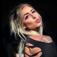 Roseann Fleming's Instagram, Twitter & Facebook