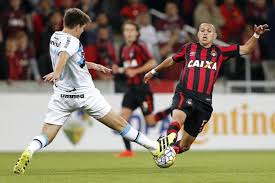 Marcos guilherme was promoted to the main squad in 2014, and made his série a debut on 20 april 2014. Atletico Pr E Flamengo Encaminham Troca Por Marcos Guilherme Gzh