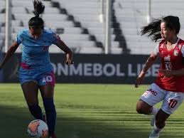 Madeline riera vivió una noche de ensueño en el deportivo cuenca 3 vs estudiantes 1 por la copa libertadores femenina. Yund Nlmsu3dum