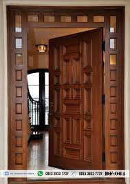Memang terbilang mahal, namun sepadan dengan kualitas, dan tampilan mewahnya. Desain Pintu Rumah Utama Modern 1 Pintu Kuseen Daun Pintu Kayu Jati