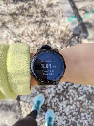 With a depth of 11.7mm the garmin vivoactive 3 sits flush against our arms. Review Garmin Vivoactive 3 Music Vs Garmin Forerunner 235