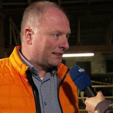 Reeßum: Landwirt und Nachbarn verfolgen die Wahl