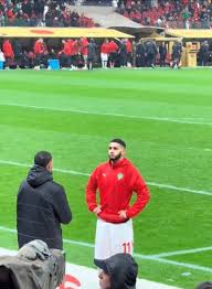 Une scène incroyable : « HONTE !! » Le joueur marocain Ismaël Saibari tente  de voler la serviette du gardien sénégalais Edouard Mendy ; heureusement,  Yehvann Diouf 3e gardien sénégalais était là pour la retenir !