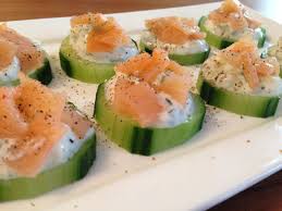 Toasts Concombre Tzatziki Et Saumon Fume Les Papilles De Karen Tzatziki Aperitif Concombre Toast Saumon Fume