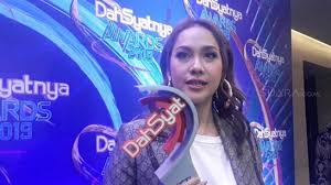 12:51aku dandirimu (ft arie lasso) 16:22cinta sejati : Lagu Baru Tentang Kisah Cinta Luna Maya Ini Kata Bunga Citra Lestari