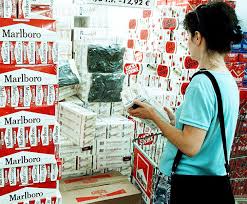 Les prix de vente au détail des tabacs en corse sont inférieurs à ceux du continent, dans la limite de 75% du prix des cigarettes homologués ailleurs sur le territoire français. Le Telegramme Economie Paquets A Dix Euros Une Aubaine Pour Andorre