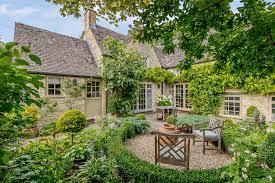 A second home can be a wise investment, and buying a property which is already operating successfully as a holiday let is a good indication of future. 8 Dreamy Cotswold Cottages For Sale Properties In The Cotswolds