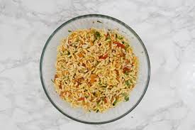 jhal muri is a popular street food of kolkata made using puffed rice the pungent taste of raw mustard oil makes i chaat recipe cooking recipes tea time snacks