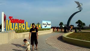 Jun 20, 2021 · lokasi gedung tersebut dekat dengan muara sungai batang piaman atau masih berada di kawasan objek wisata pantai gandoriah sehingga wisatawan dapat dengan mudah membelinya. 20 Pantai Terindah Di Sumatera Barat Foto Harga Tiket