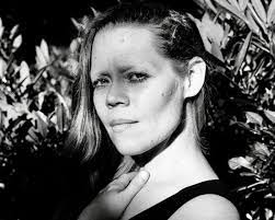 Caroline Davis's Instagram, Twitter & Facebook