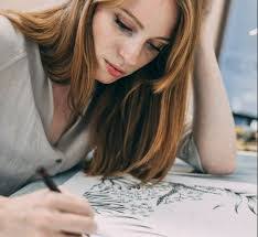 Elisa Dodd's Instagram, Twitter & Facebook