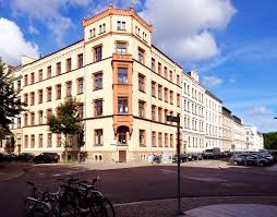 Prachtvolle villen und mehrfamilienhäuser prägen die umgebungsarchitektur, ein üppiger grüngürtel lädt zudem zum joggen, spazieren und relaxen ein. Leipzig Stadtteil Waldstrassenviertel Immobilen Suchen Und Finden Dima
